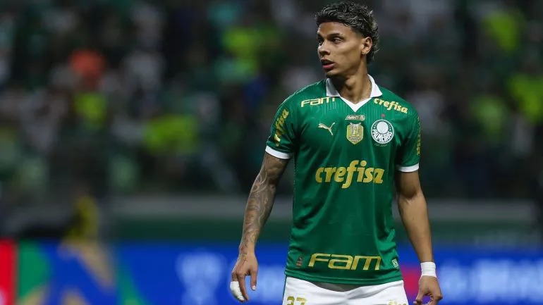 PSG Submit €20M Bid for Palmeiras Ace Linked to AC Milan and Man Utd This Summer